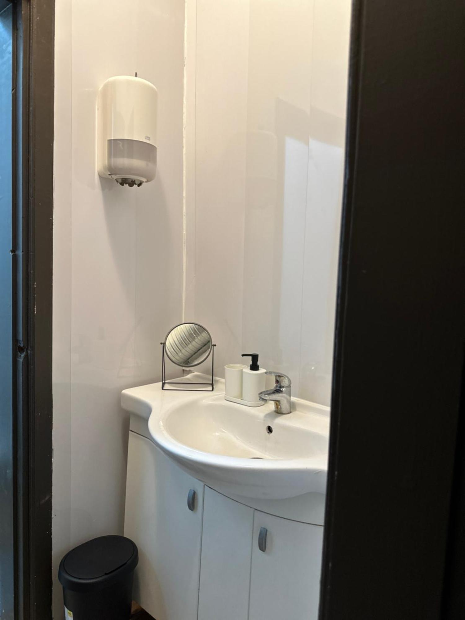 The Kliefs Vilnius - Virtual Check-In Hostel Εξωτερικό φωτογραφία