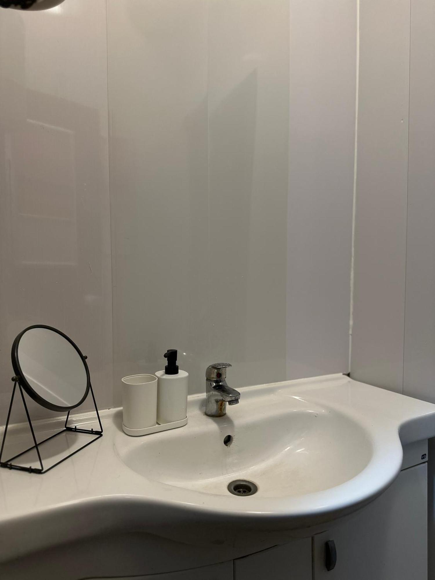 The Kliefs Vilnius - Virtual Check-In Hostel Εξωτερικό φωτογραφία